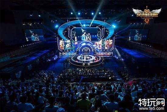 们的球迷坚 们的球迷坚