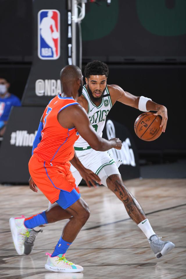 的表现备受 的表现备受