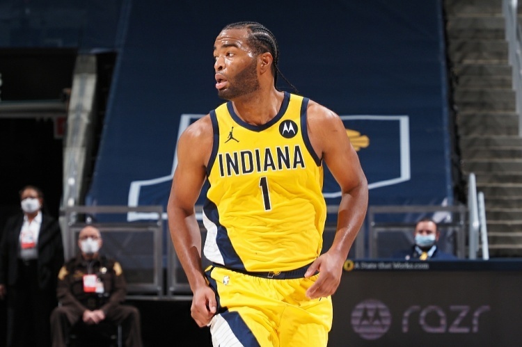 字母哥公布重要决定！湖人赶紧交易吧，东詹可能夺冠就看这次了